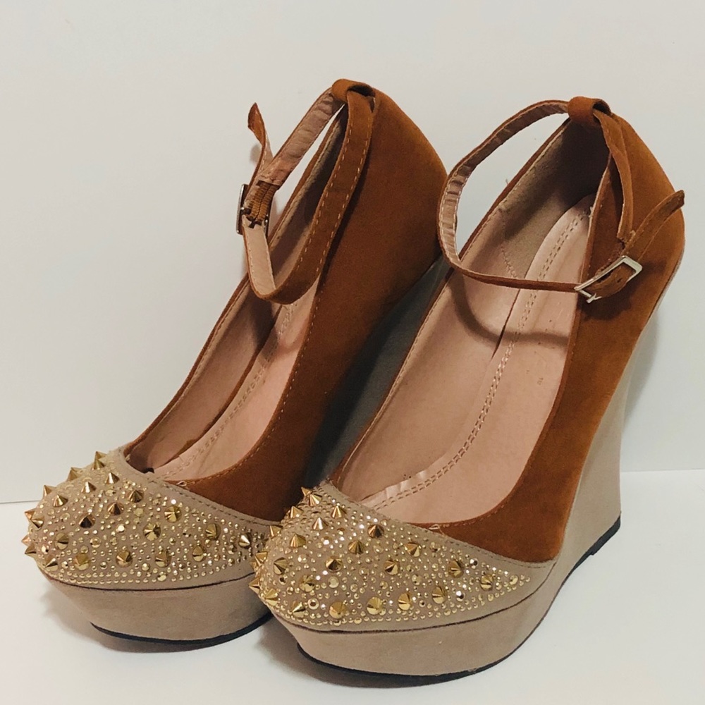 Sexy gold spiked wedge